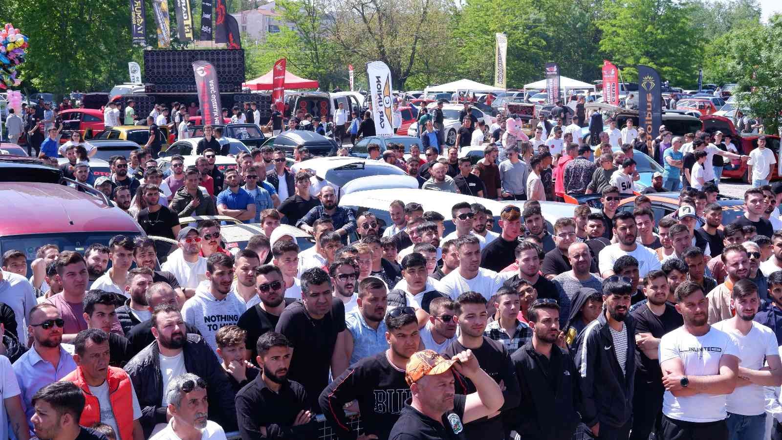 Sahiplerinin aldıktan sonra değerinden fazla para harcayarak modifiye ettikleri 800’den fazla araç, Edirne’de modifiye severlerin beğenisine ...