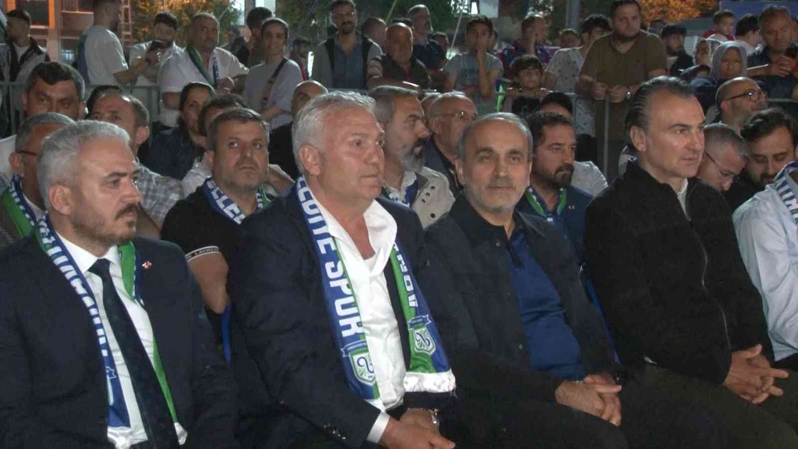 Arnavutköy Belediye Spor şampiyonluğu coşkuyla kutlandı Arnavutköy’de geçtiğimiz günlerde oynanan Artvin Hopaspor maçını kazanarak TFF 2. Lig’e yükselen Arnavutköy Belediye Spor’un şampiyonluğu ...