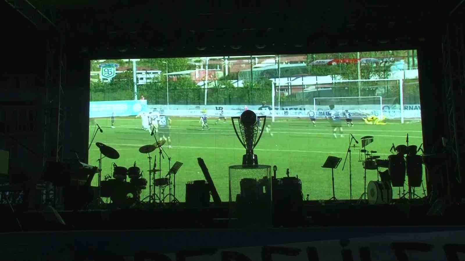 Arnavutköy Belediye Spor şampiyonluğu coşkuyla kutlandı Arnavutköy’de geçtiğimiz günlerde oynanan Artvin Hopaspor maçını kazanarak TFF 2. Lig’e yükselen Arnavutköy Belediye Spor’un şampiyonluğu ...