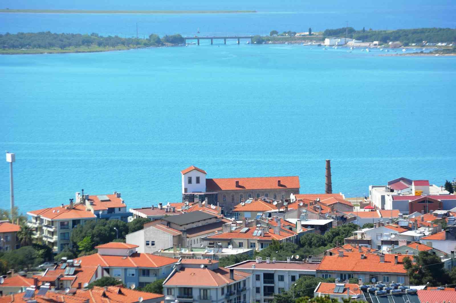 Balıkesir’in Ayvalık ilçesi, turistlerden büyük ilgi görüyor. Ramazan Bayramı için alınan rezervasyonlarla tesislerdeki doluluk yüzde 95’e ulaştı ...