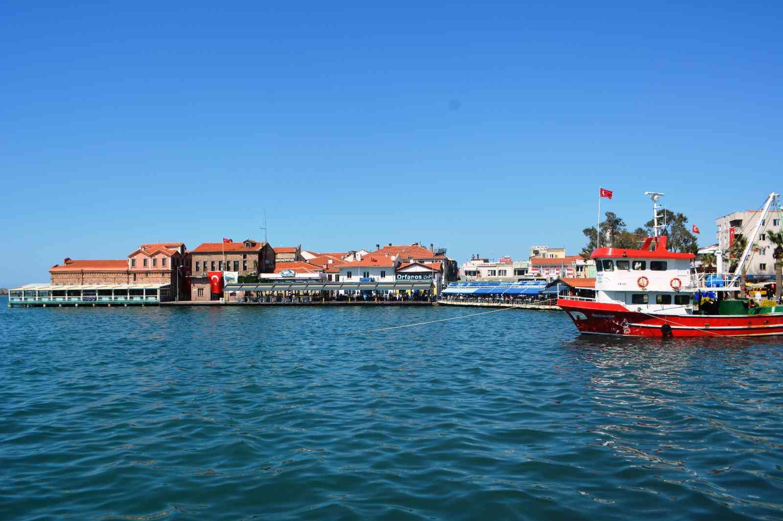 Balıkesir’in Ayvalık ilçesi, turistlerden büyük ilgi görüyor. Ramazan Bayramı için alınan rezervasyonlarla tesislerdeki doluluk yüzde 95’e ulaştı ...