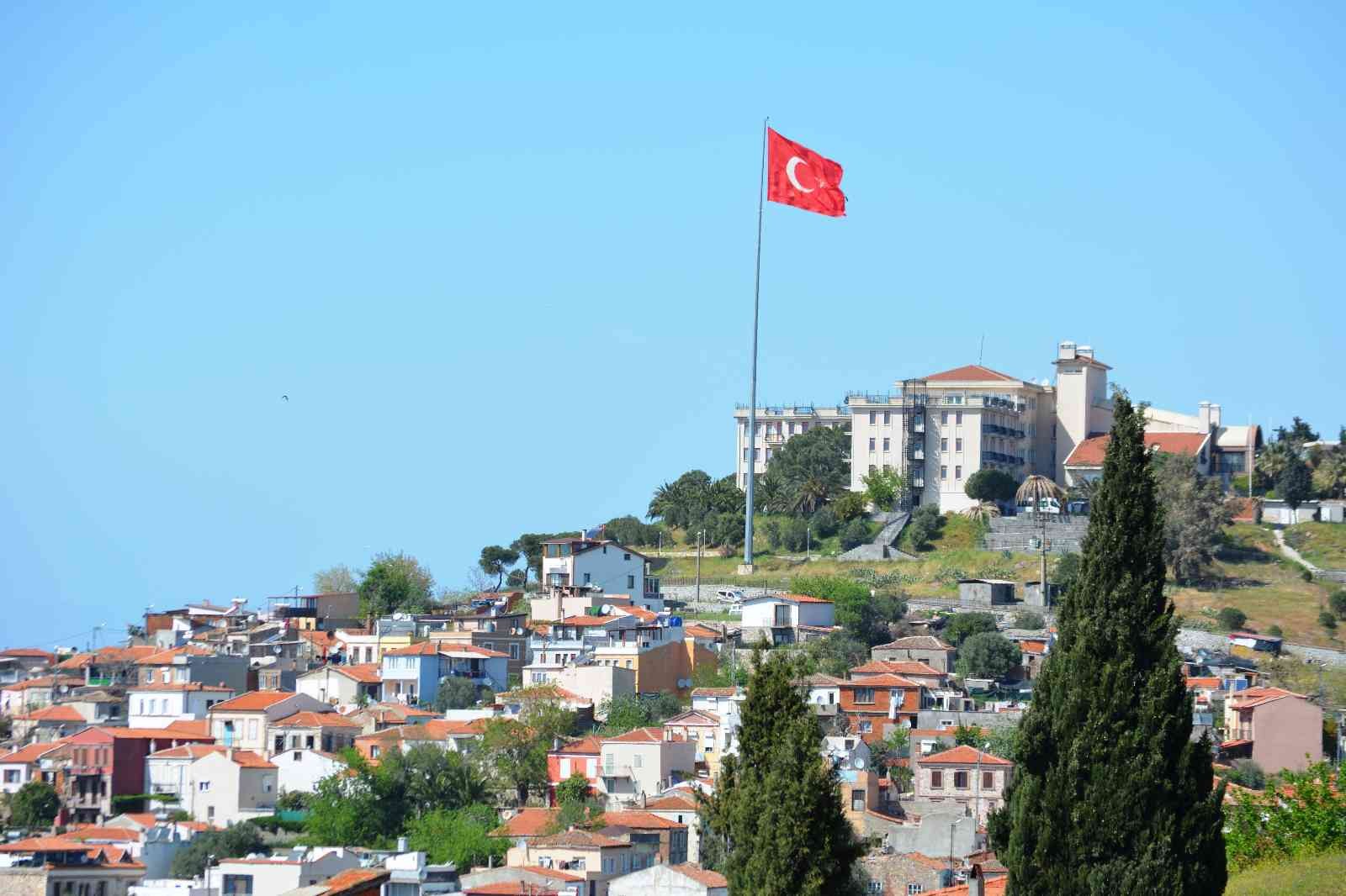 Balıkesir’in Ayvalık ilçesi, turistlerden büyük ilgi görüyor. Ramazan Bayramı için alınan rezervasyonlarla tesislerdeki doluluk yüzde 95’e ulaştı ...