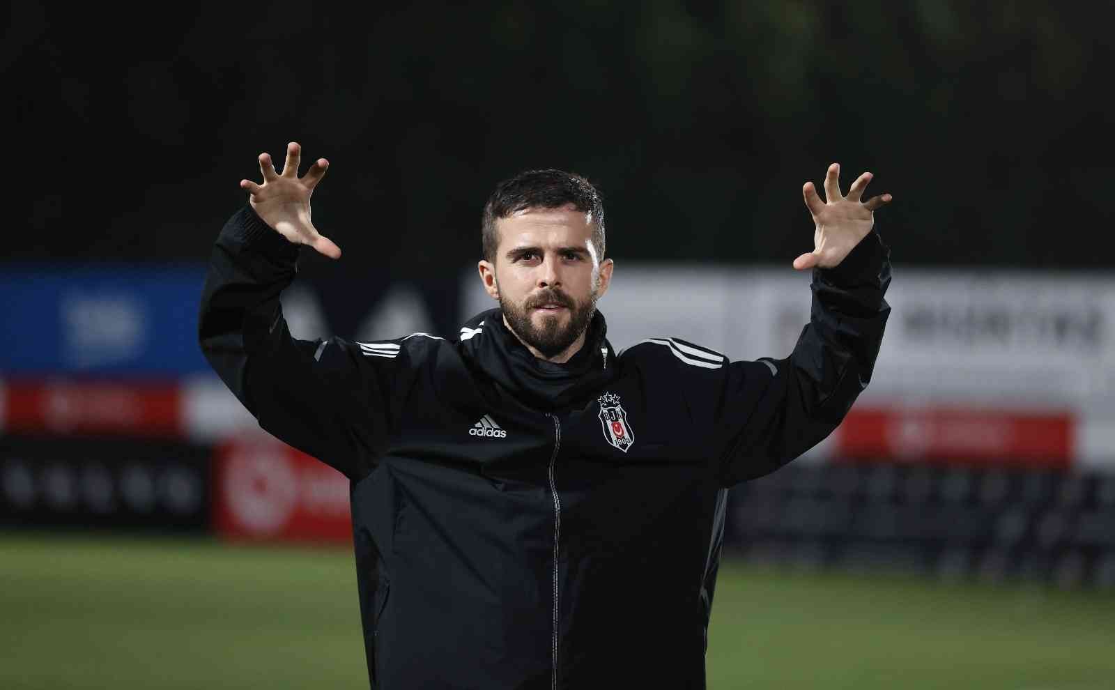 Önümüzdeki sezonun planlamasını yapmaya başlayan Beşiktaş’ta, kiralık olan Batshuayi ve Pjanic’le yola devam edilmeyecek. Can Bozdoğan’ın ise ...