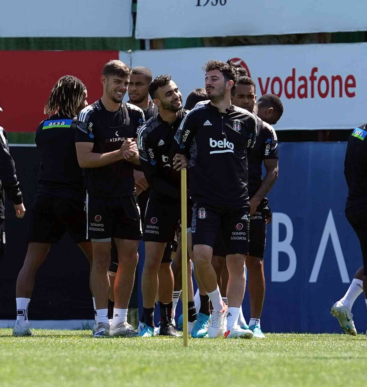 Süper Lig’in 36. haftasında Fenerbahçe’yi konuk edecek olan Beşiktaş, derbinin hazırlıklarını sabah yaptığı antrenmanla sürdürdü. Spor Toto Süper ...