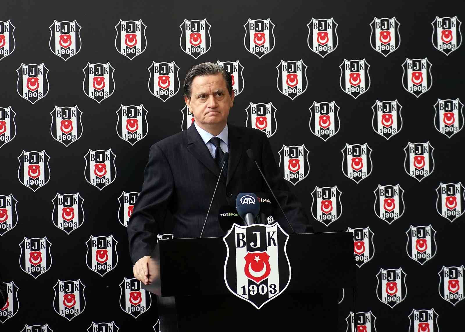 Beşiktaş’ta geleneksel bayramlaşma töreni yapıldı Beşiktaş Kulübü’nün geleneksel bayramlaşma töreni Vodafone Park’ta yapıldı. Ramazan Bayramı dolayısıyla Beşiktaş Kulübü’nün geleneksel ...