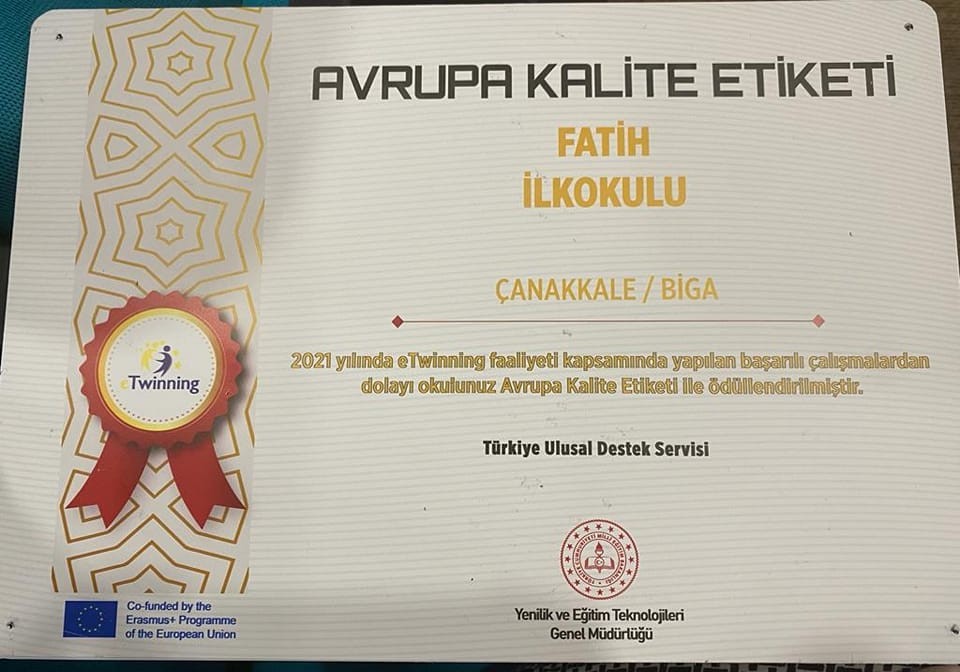 Biga Fatih İlkokulu Avrupa Kalite Etiketi aldı Biga Fatih İlkokulu 2021 yılında e-Twinning faaliyeti olarak yapılan başarılı çalışmalardan dolayı Avrupa Kalite Etiketi aldı. Çanakkale’nin Biga ...