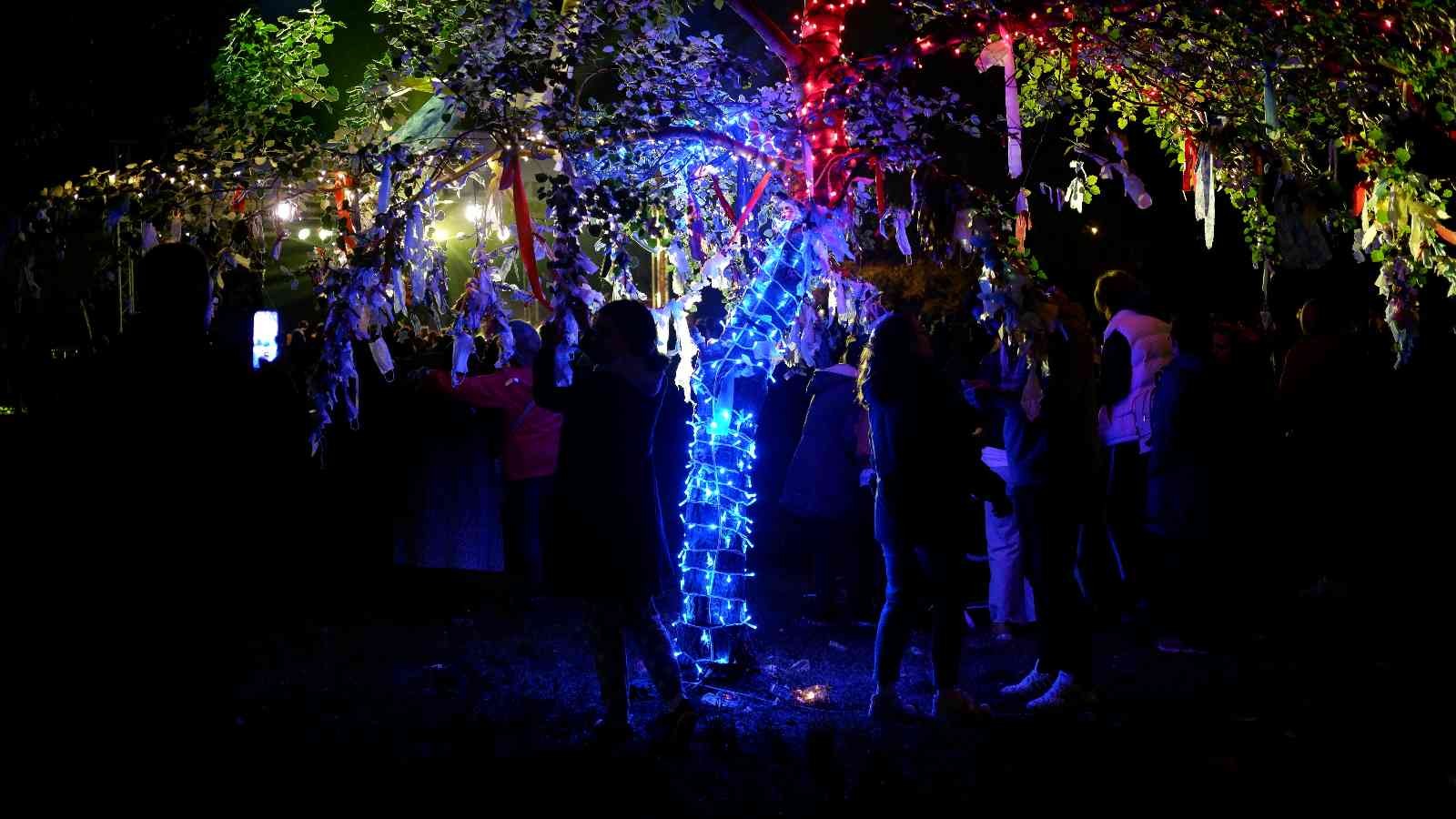 Binlerce kişi Kakava Hıdırellez Şenliğine gece saat 04.00’te akın etti, gün ağarıncaya kadar eğlendi Edirne’de dün başlayan Kakava Hıdırellez şenlikleri gün ağarıncaya kadar aralıksız devam etti. Eğlencenin tavan yaptığı şenlikte, tutulan ...