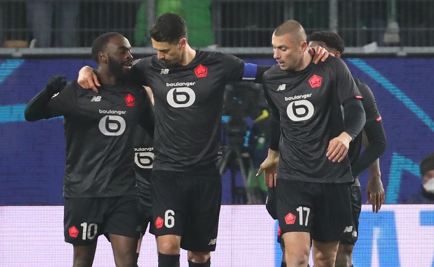 Fransa’da Lille forması giyen milli futbolcu Burak Yılmaz, sosyal medyadan yaptığı paylaşımla takımına veda etti. 36 yaşındaki forvet, "Yarın ...