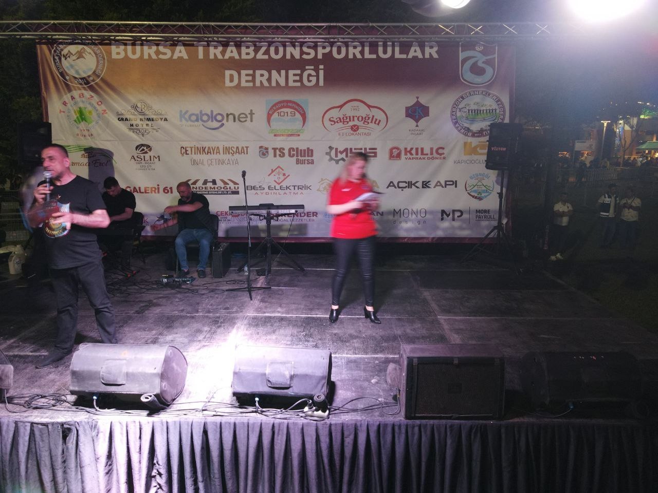 Bursa’da Trabzonsporlular derneği tarafından düzenlenen şampiyonluk kutlamalarına on binlerce kişi katıldı. Kutlamalar havadan dron ile ...