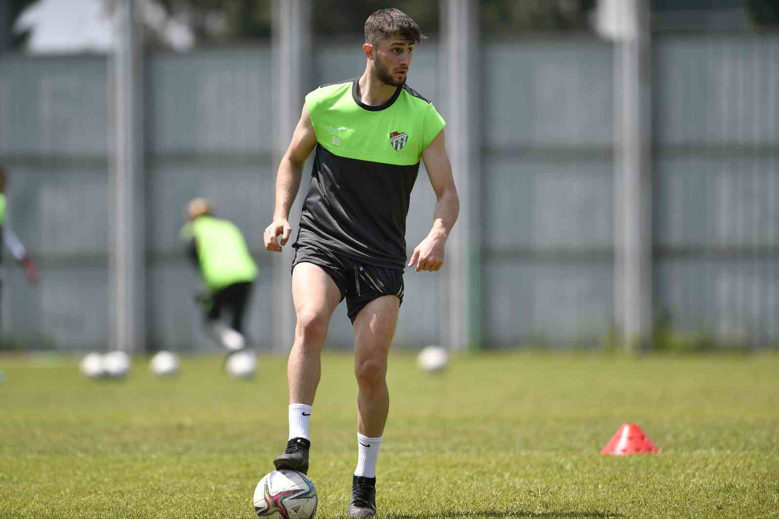 Bursaspor, Bandırmaspor maçı hazırlıklarına başladı Bursaspor, Ümraniyespor galibiyeti sonrası ara vermeden Bandırmaspor maçı hazırlıklarına başladı. Yeşil-beyazlı takımda oyuncuların moralli ...