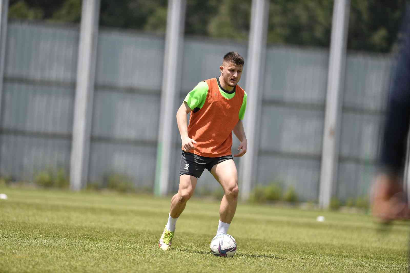 Bursaspor, Bandırmaspor maçı hazırlıklarına başladı Bursaspor, Ümraniyespor galibiyeti sonrası ara vermeden Bandırmaspor maçı hazırlıklarına başladı. Yeşil-beyazlı takımda oyuncuların moralli ...