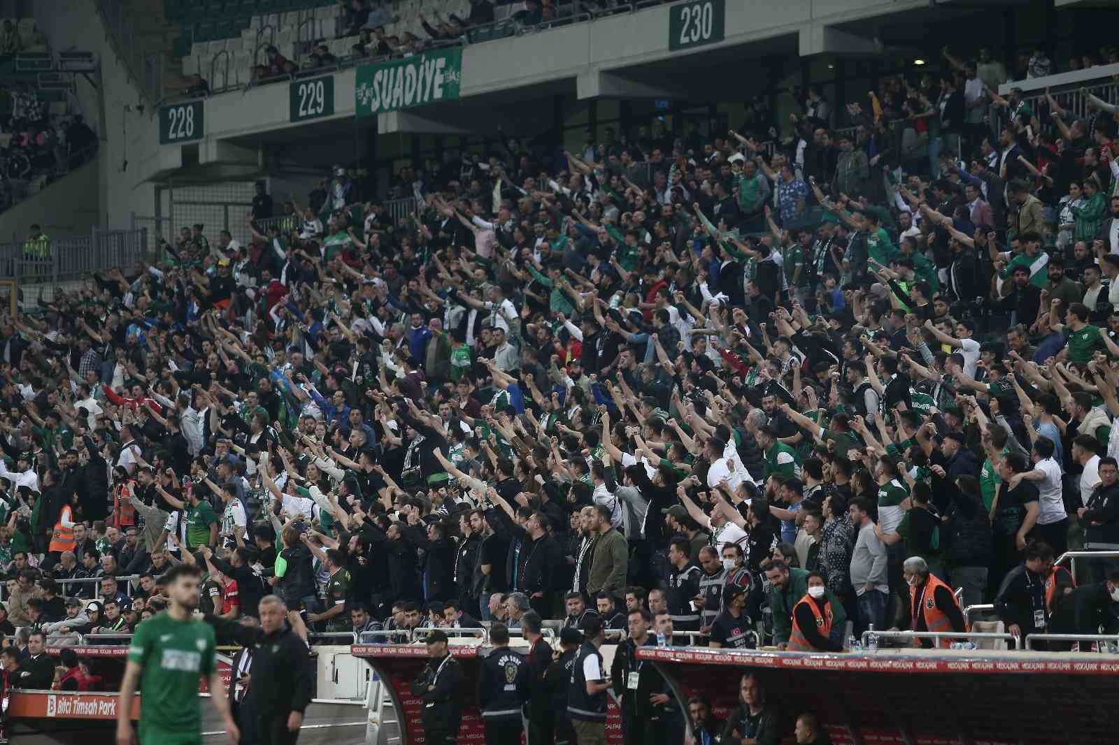 Bursaspor - Ümraniyespor maçı biletleri satışa çıkıyor Bursaspor-Ümraniyespor maçının biletleri bugün saat 11.00 itibariyle satışa çıkacak. Fiyatlar son zamanlarda olduğu gibi 5 TL’den başlarken, 18 ...
