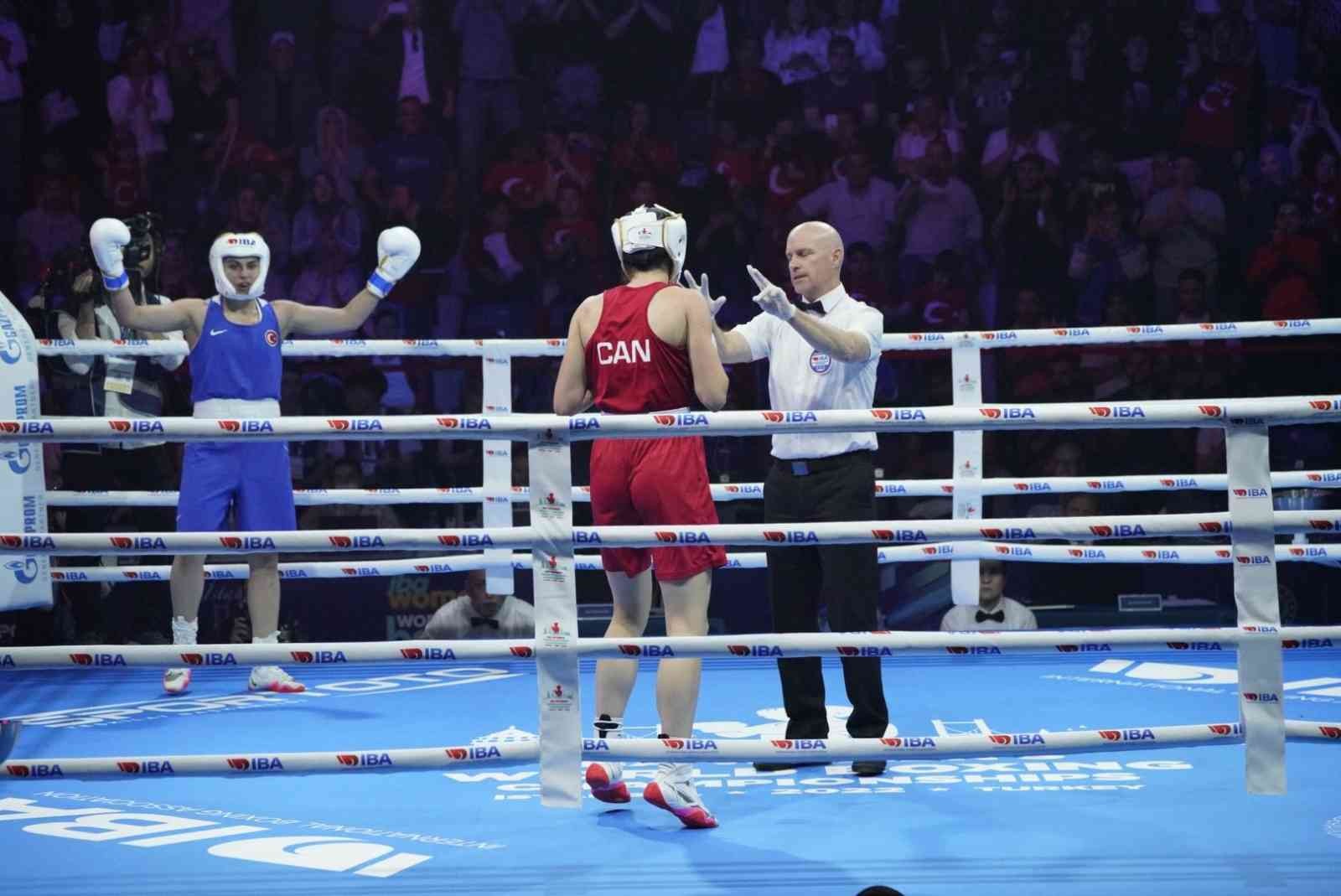 Türkiye’nin ev sahipliğinde düzenlenen Dünya Kadınlar Boks Şampiyonası’nda 66 kiloda mücadele eden Busenaz Sürmeneli, final maçını kazanarak ...