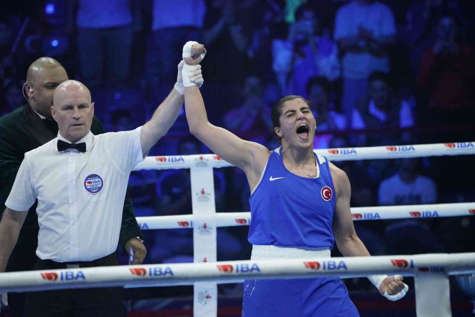 Türkiye’nin ev sahipliğinde düzenlenen Dünya Kadınlar Boks Şampiyonası’nda 66 kiloda mücadele eden Busenaz Sürmeneli, final maçını kazanarak ...