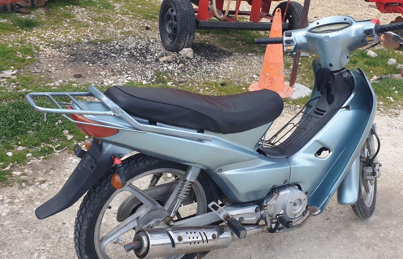 Çaldıkları motosikletlerle yakalandılar Tekirdağ’da iki motosiklet hırsızı, polis ekipleri tarafından çaldıkları motosikletlerle yakalandı. Edinilen bilgiye göre, Saray İlçe Emniyet ...