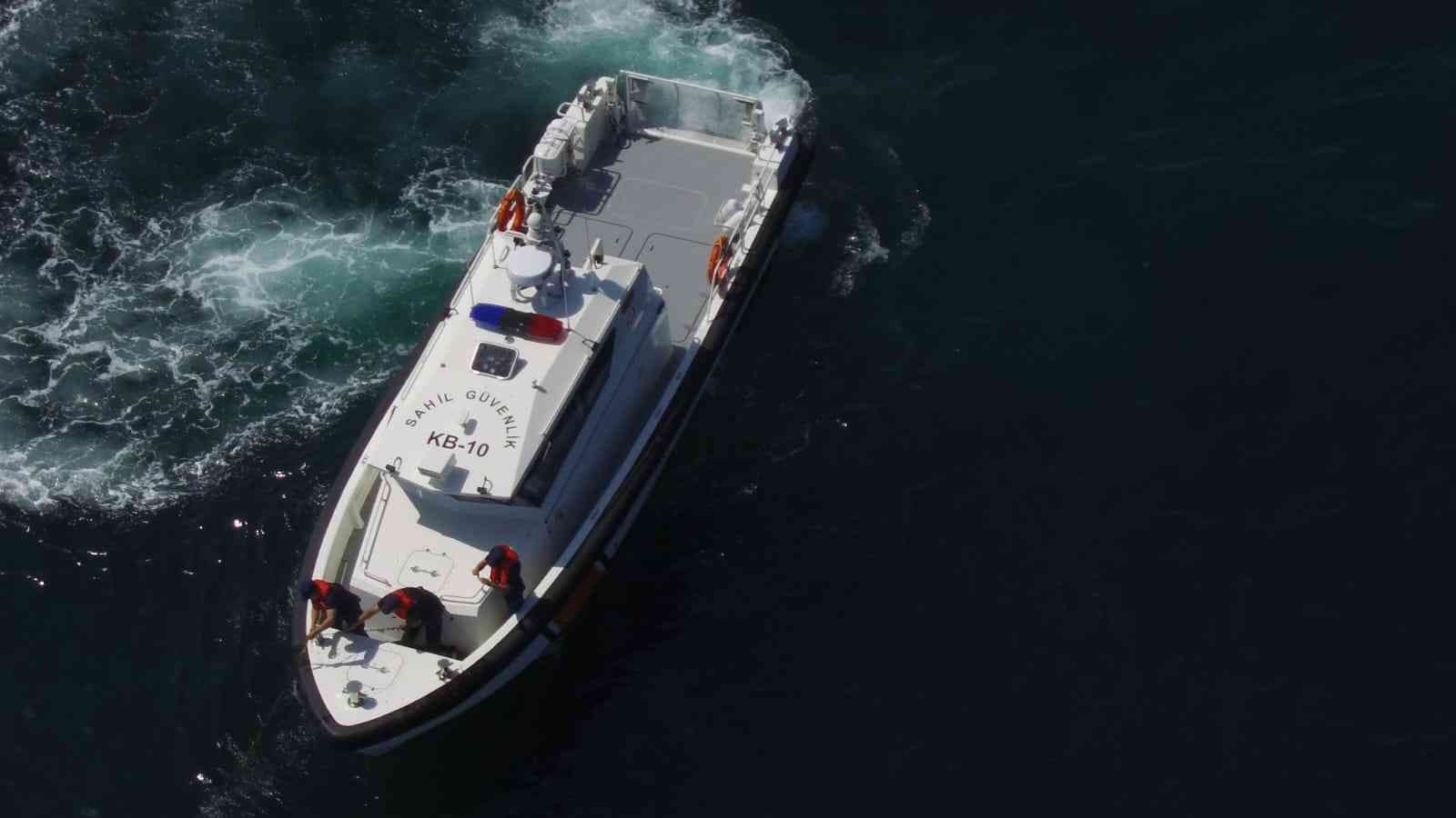 Çanakkale Boğazı’nda, yasa dışı ahtapot avcılığı tespit eden Sahil Güvenlik Çanakkale Grup Komutanlığı ekipleri, deniz dininden bin 614 adet ...