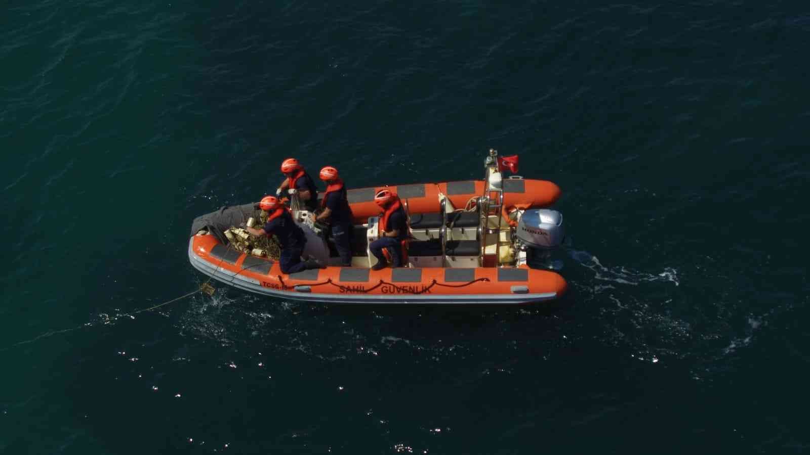 Çanakkale Boğazı’nda, yasa dışı ahtapot avcılığı tespit eden Sahil Güvenlik Çanakkale Grup Komutanlığı ekipleri, deniz dininden bin 614 adet ...