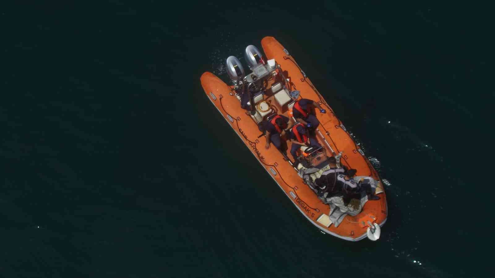 Çanakkale Boğazı’nda, yasa dışı ahtapot avcılığı tespit eden Sahil Güvenlik Çanakkale Grup Komutanlığı ekipleri, deniz dininden bin 614 adet ...