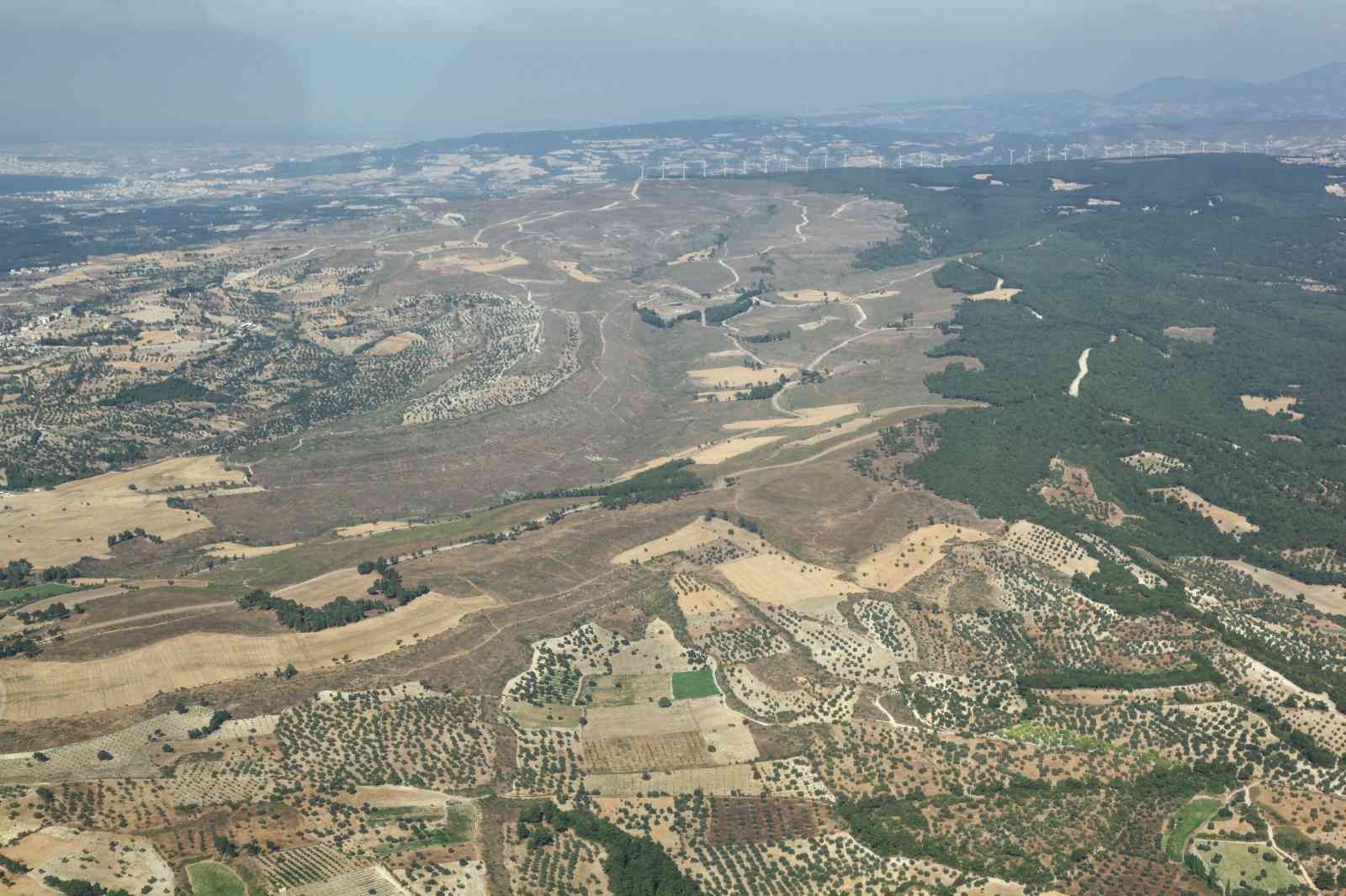 Çanakkale’nin merkeze bağlı İntepe köyünde 14 yıl önce çıkan orman yangınında bin 464 hektarlık alan zarar görmüş, söndürme çalışmaları ise 12 ...