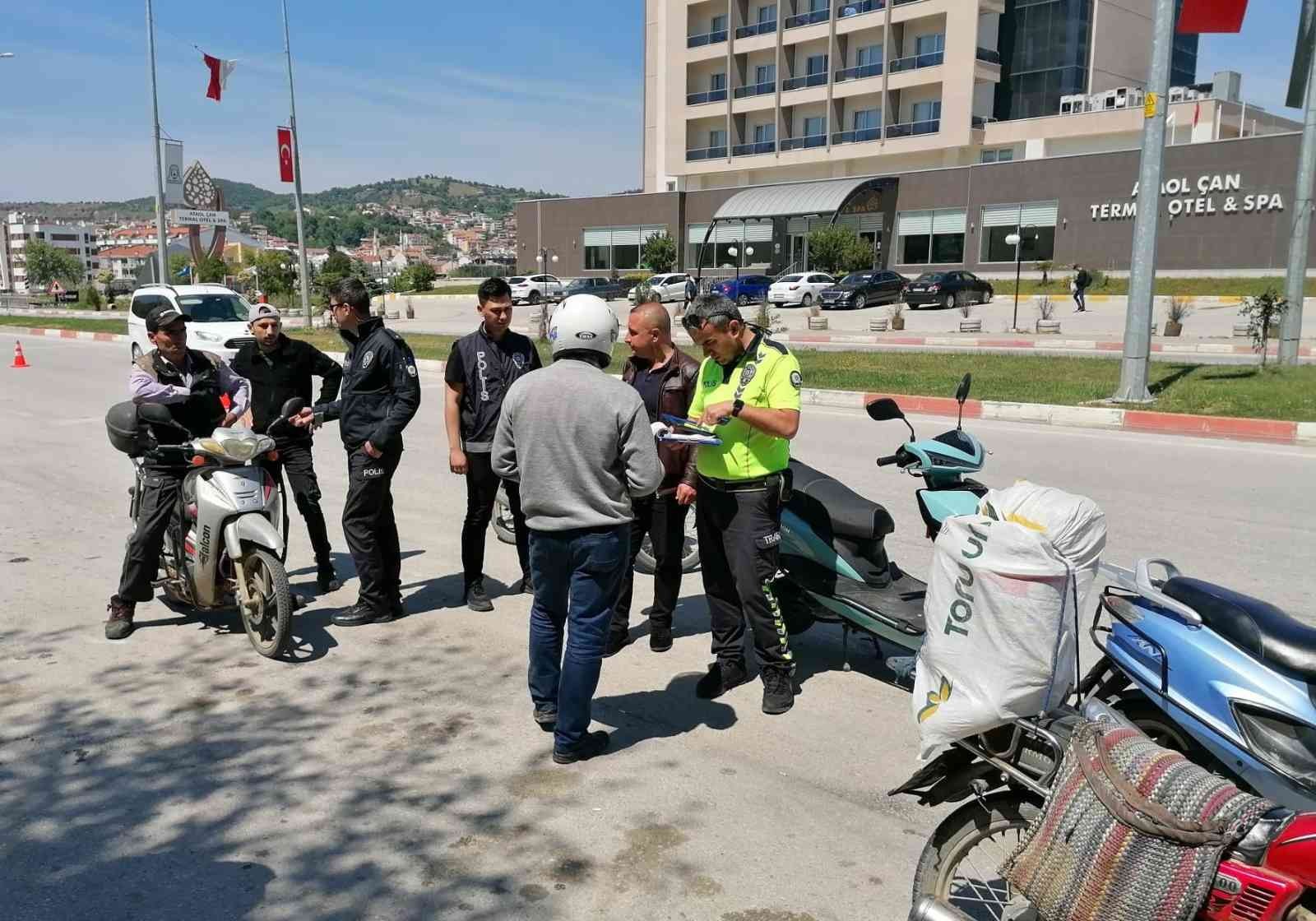 Çan’da motosiklet uygulaması gerçekleştirildi Çanakkale’nin Çan ilçesinde motosiklet uygulaması gerçekleştirildi. Çan İlçe Emniyet Müdürlüğüne bağlı asayiş ve trafik ekiplerinin Avcılar ...