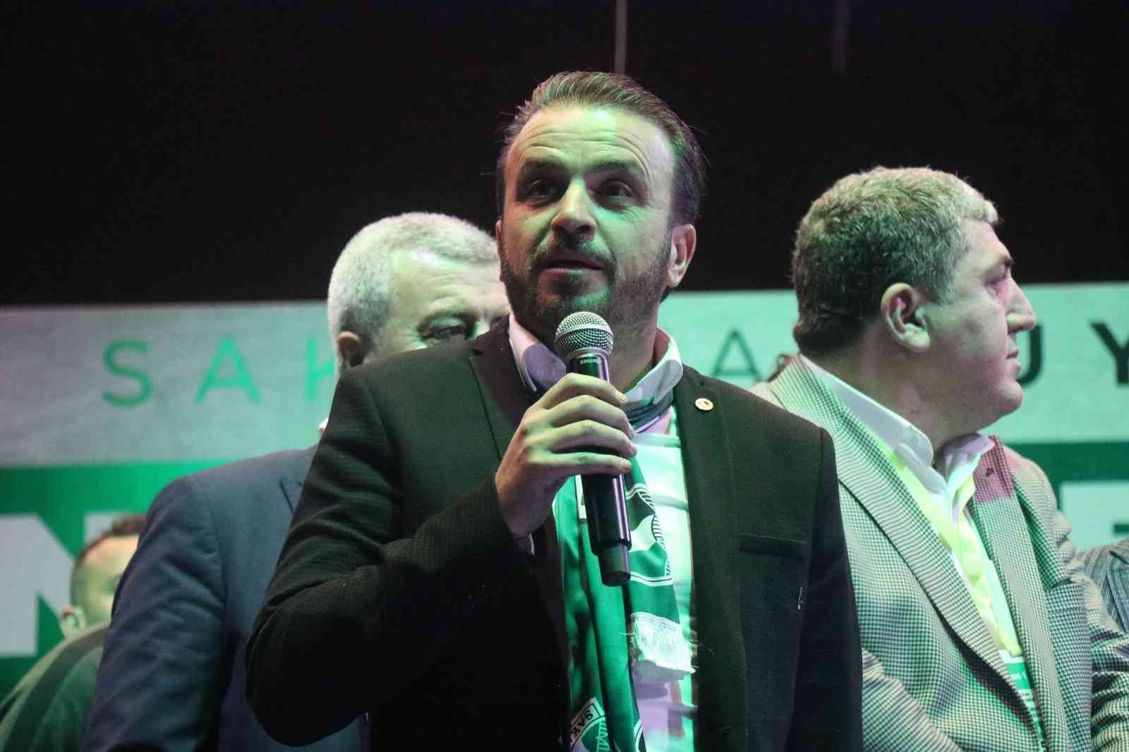 Çifte bayram yaşayan Sakaryaspor şampiyonluk turuna çıktı: Şehir sokağa döküldü TFF 2.Lig’i geride bırakarak Spor Toto 1. Lig’e yükselen Sakaryaspor, sahip olduğu kupayla şehir turu gerçekleştirdi. On binlerce insanın sokağa ...