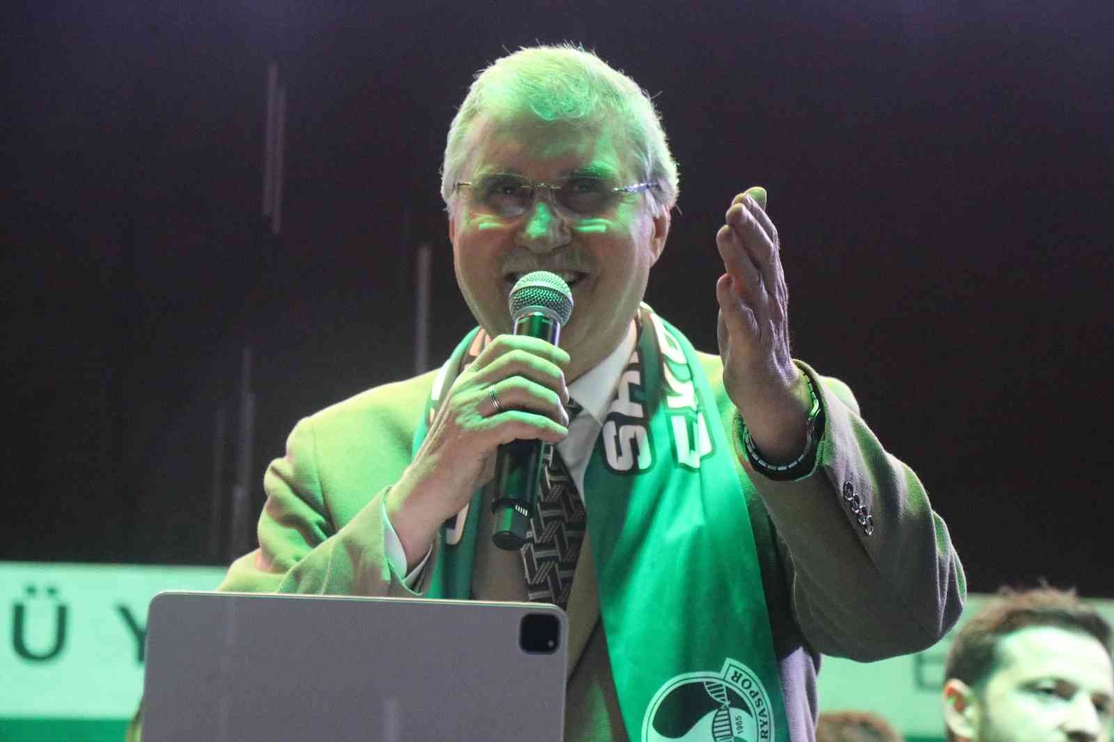 Çifte bayram yaşayan Sakaryaspor şampiyonluk turuna çıktı: Şehir sokağa döküldü TFF 2.Lig’i geride bırakarak Spor Toto 1. Lig’e yükselen Sakaryaspor, sahip olduğu kupayla şehir turu gerçekleştirdi. On binlerce insanın sokağa ...