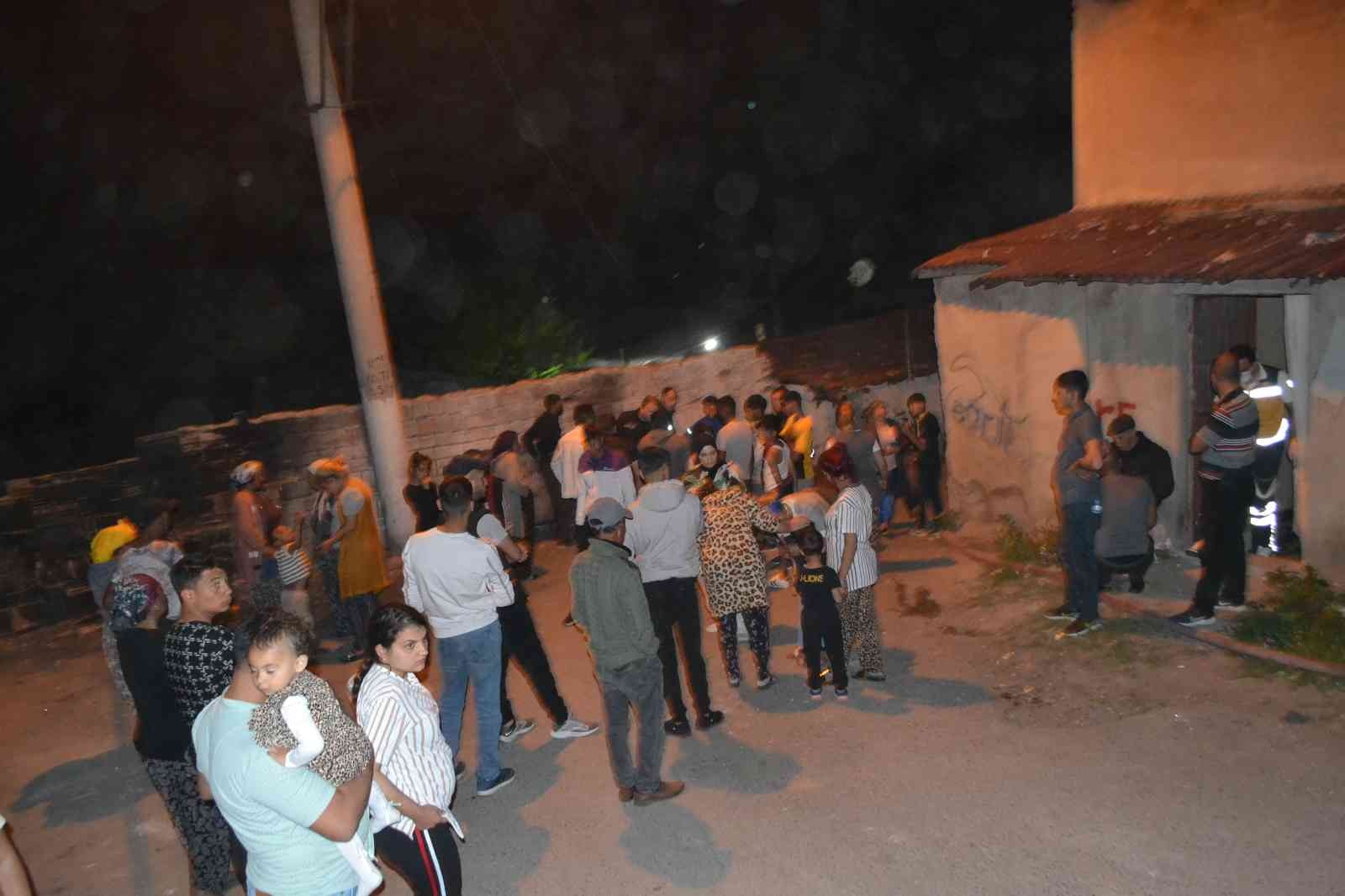 Çorlu’da korkutan yangın Tekirdağ’ın Çorlu ilçesinde çıkan yangın mahalleliyi sokağa döktü. Hıdırağa Mahallesi Kale Altı 2. Sokak’ta B.Ö.’ye ait tek katlı evde yangın ...