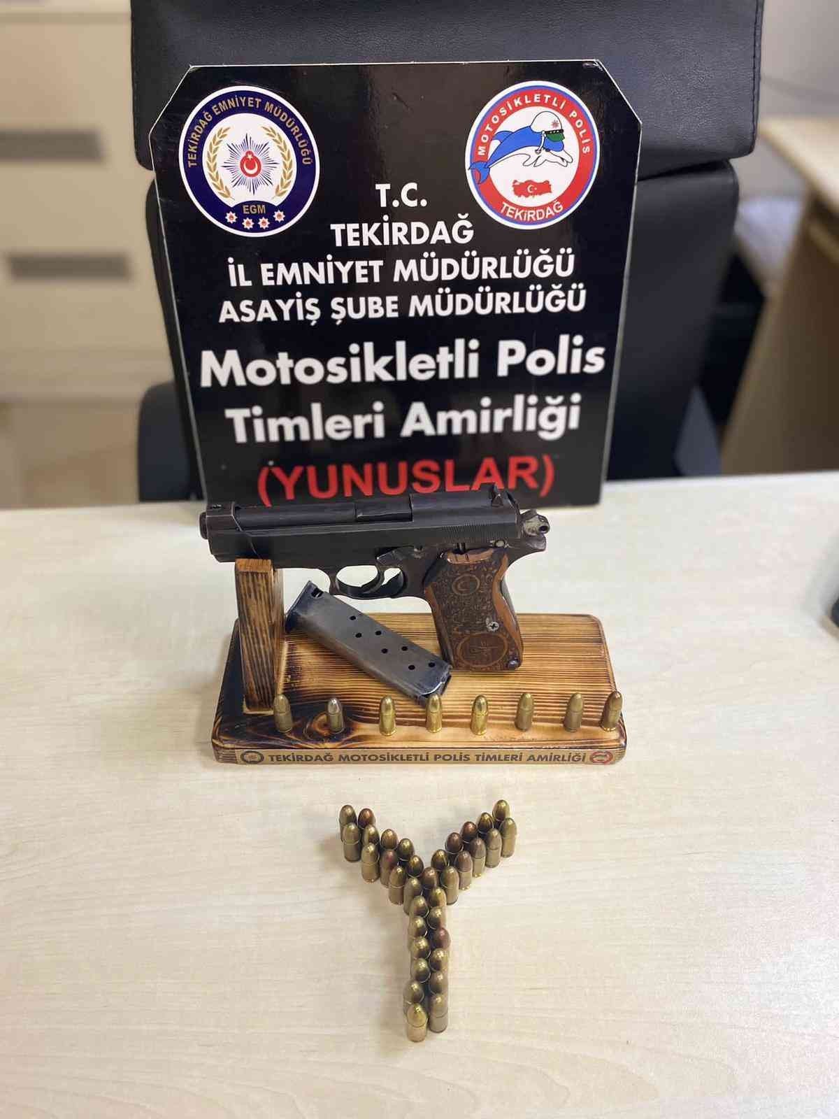 Çorlu’da Yunuslar suçlulara göz açtırmıyor Tekirdağ’ın Çorlu ilçesinde görev yapan ve Yunuslar olarak anılan motosikletli polis timleri suçlulara göz açtırmıyor. Tekirdağ İl Emniyet ...