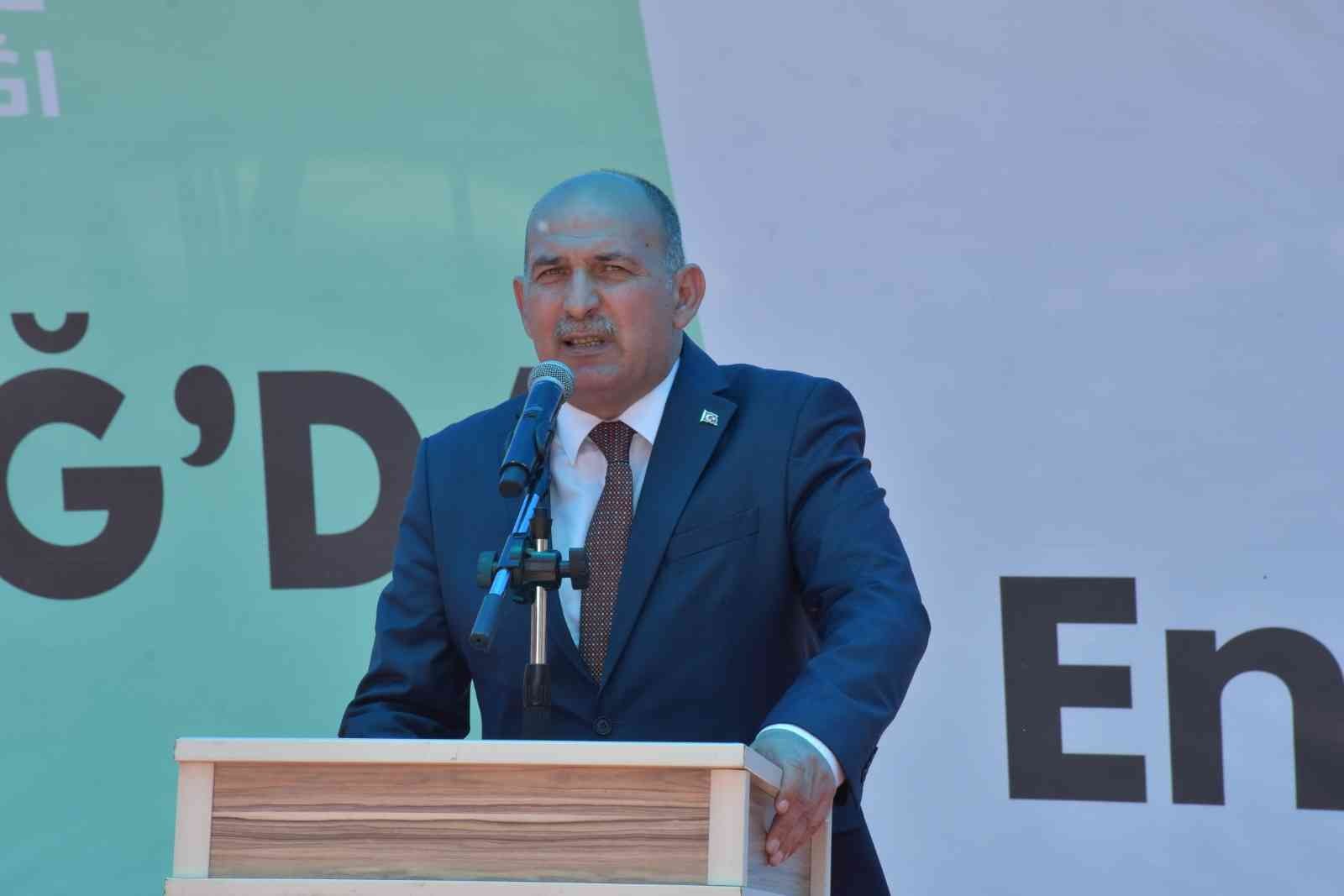 Cumhurbaşkanlığı ’Spor Aşkı Engel Tanımaz’ tırı Tekirdağ’da Cumhurbaşkanlığı ’Spor Aşkı Engel Tanımaz’ tırı Tekirdağ’ın Süleymanpaşa ilçesinde törenle karşılandı. Cumhurbaşkanı Recep Tayip Erdoğan ...