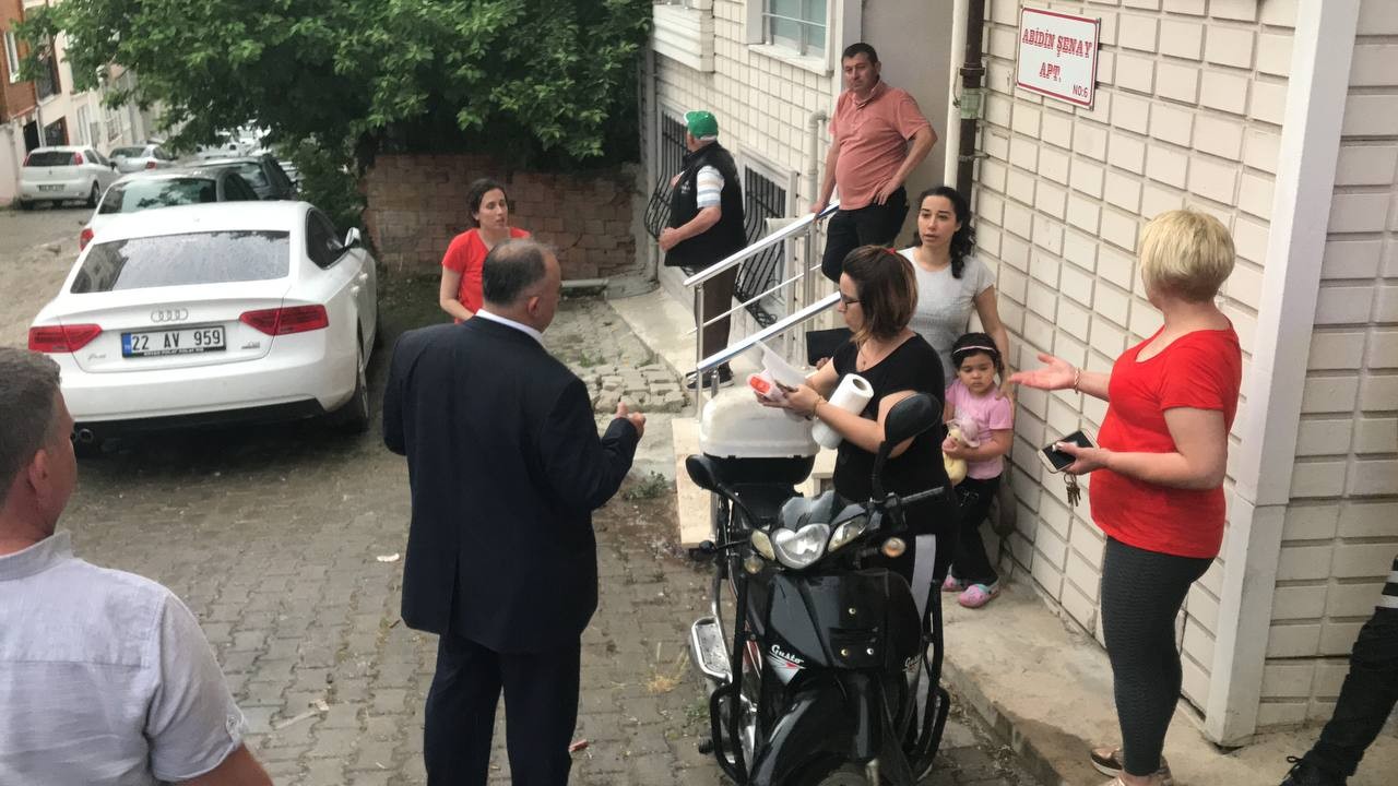 Edirne’de düğün sahibinin mahalle gençlerine bahşiş vermemesi sebebiyle çıkan kavgada düğün sahibi ve yakınlarından oluşan 5 kişi yaralandı ...