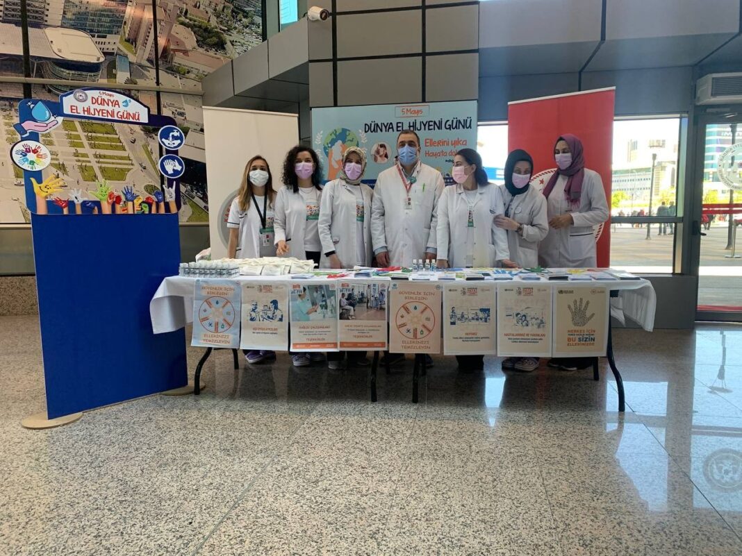 dunya-el-hijyeni-gunu-kartalda-saglik-calisanlari-ve-hasta-yakinlari-ile-kutlandi-IGjUfj2v.jpg