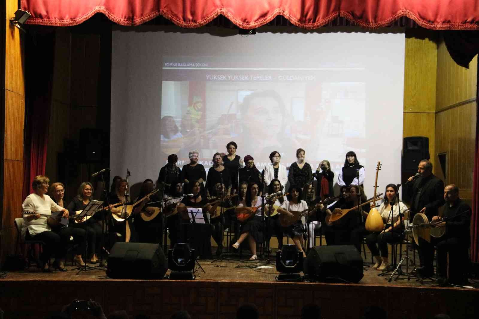 Edirne’de bağlama şöleninde konser veren müzik tutkunları vatandaşlara unutamayacağı bir gece yaşattı. Edirne’de Kültür Sanat çerçevesinde Halk ...