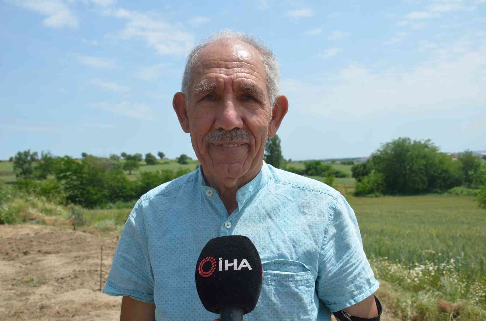 Edirne’de safranın soğan hasadı başladı Edirne’de boya, kozmetik, ilaç ve gıda gibi birçok alanda kullanılan, "şifalı bitki" olarak da adlandırılan safran bitkisinde soğanların hasadına ...