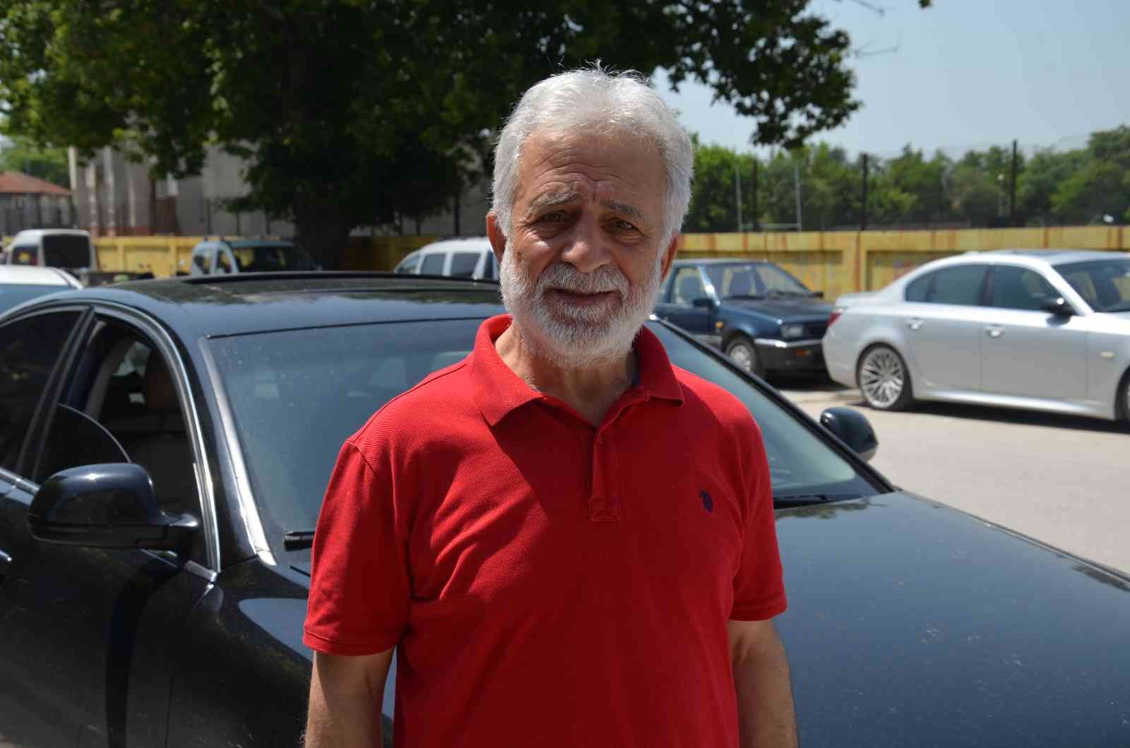 Edirneli esnafın şemsiyeli çözümü ‘insanlık ölmemiş’ dedirtti İstanbul’dan Edirne’ye tarihi ve turistik noktaları gezmek için gelen ve üstü açılır aracının cam tavanını açık unutan Yaşar Yılmaz Cebioğlu’nun ...