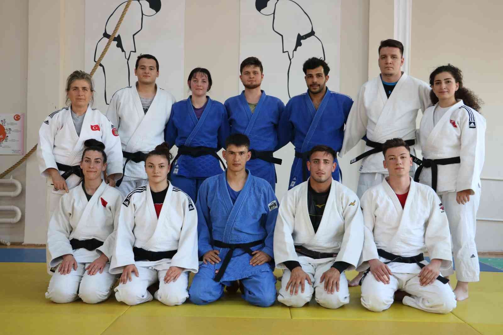 Edirneli judocu Elif Başkut, 70 kilogram Ümit Milli Takımı adına Romanya’da yapılan Ümitler Avrupa Kupası Judo Turnuvası’nda bronz madalya geri ...