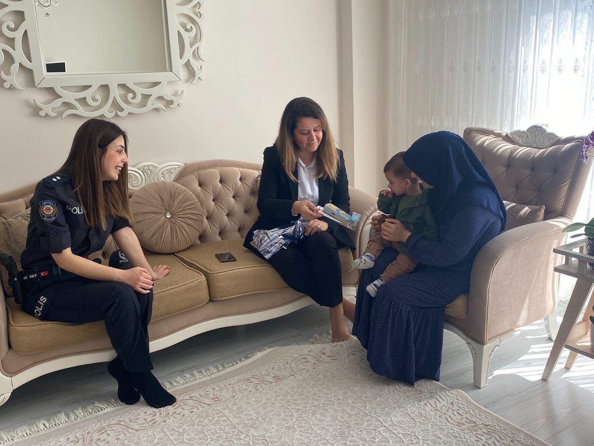 Emniyet teşkilatı onları unutmadı Tekirdağ İl Emniyet Müdürlüğü, gazi ve şehit yakınlarını unutmadı. Ramazan Bayramı’nda şehit ve gazi yakınlarının Emniyet Teşkilatı nezdinde ...