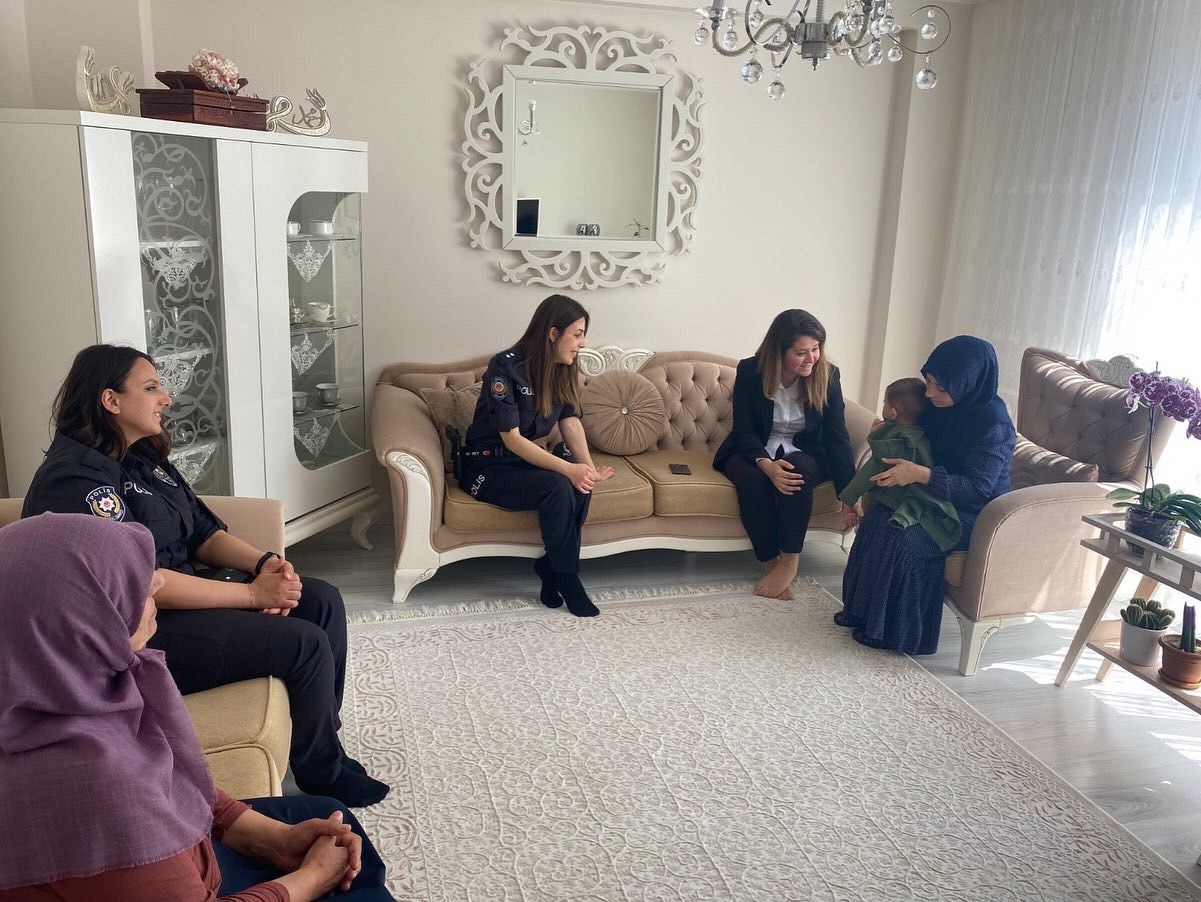 Emniyet teşkilatı onları unutmadı Tekirdağ İl Emniyet Müdürlüğü, gazi ve şehit yakınlarını unutmadı. Ramazan Bayramı’nda şehit ve gazi yakınlarının Emniyet Teşkilatı nezdinde ...