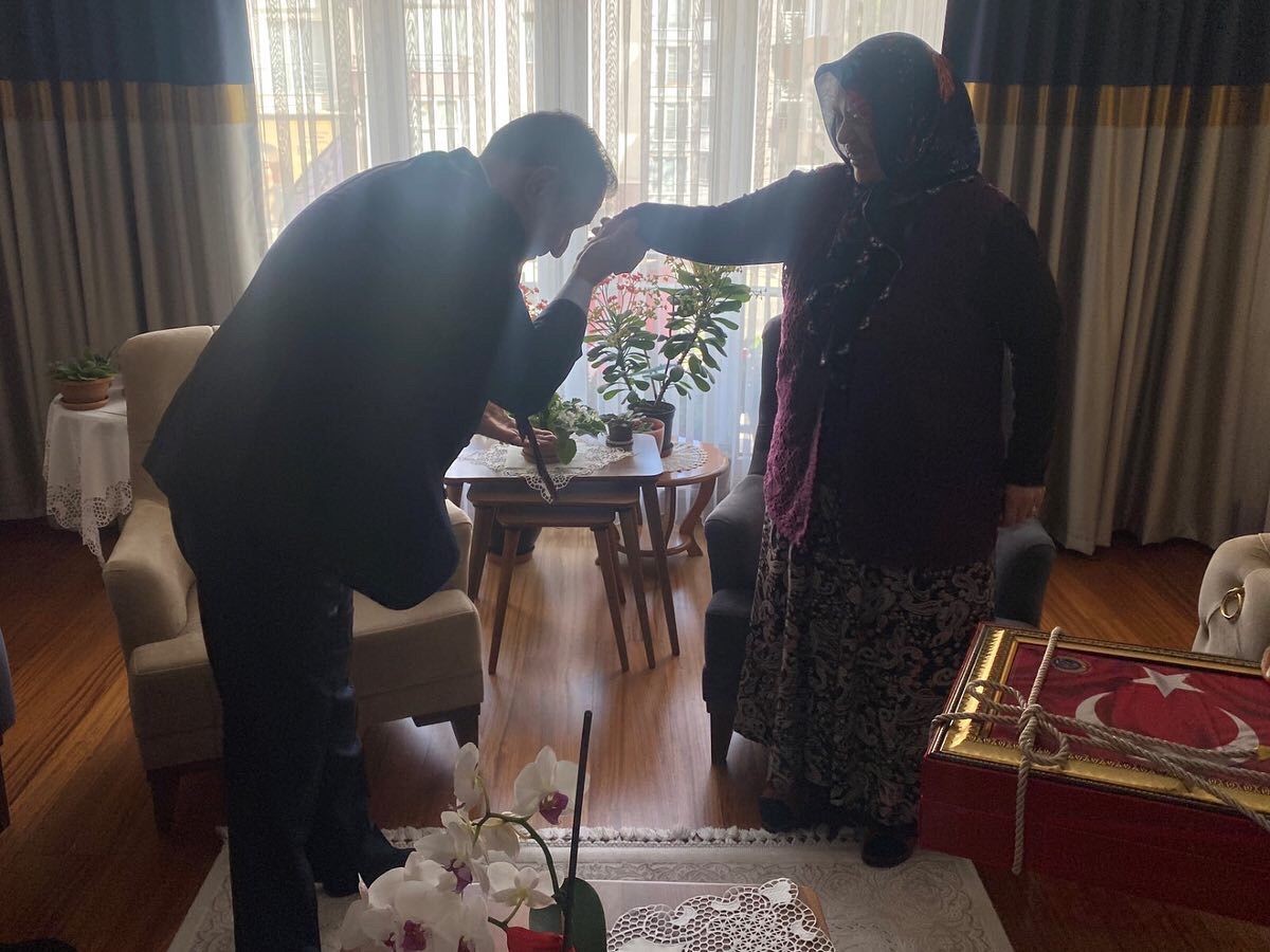 Emniyet teşkilatı onları unutmadı Tekirdağ İl Emniyet Müdürlüğü, gazi ve şehit yakınlarını unutmadı. Ramazan Bayramı’nda şehit ve gazi yakınlarının Emniyet Teşkilatı nezdinde ...