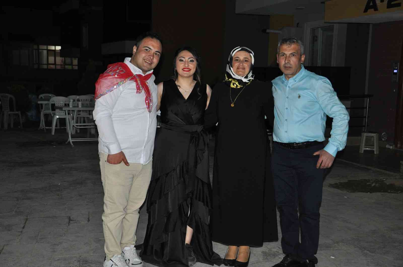 Engelli bireyin hayali bu eğlenceyle gerçek oldu Kocaeli’de hayali askerlik yapmak olan engelli birey, ailesi ve yakınları tarafından düzenlenen sembolik asker eğlencesinde doyasıya eğlendi ...