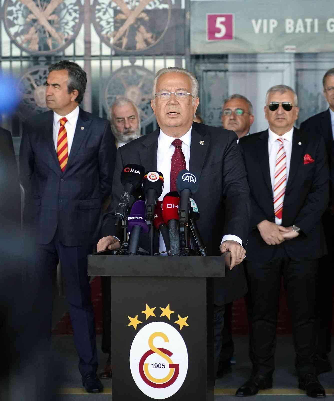 Galatasaray Başkan Adayı Eşref Hamamcıoğlu, listesini divan başkanlığına teslim etti. Hamamcıoğlu, Galatasaray’ın çatıdan ziyade temele ihtiyacı ...