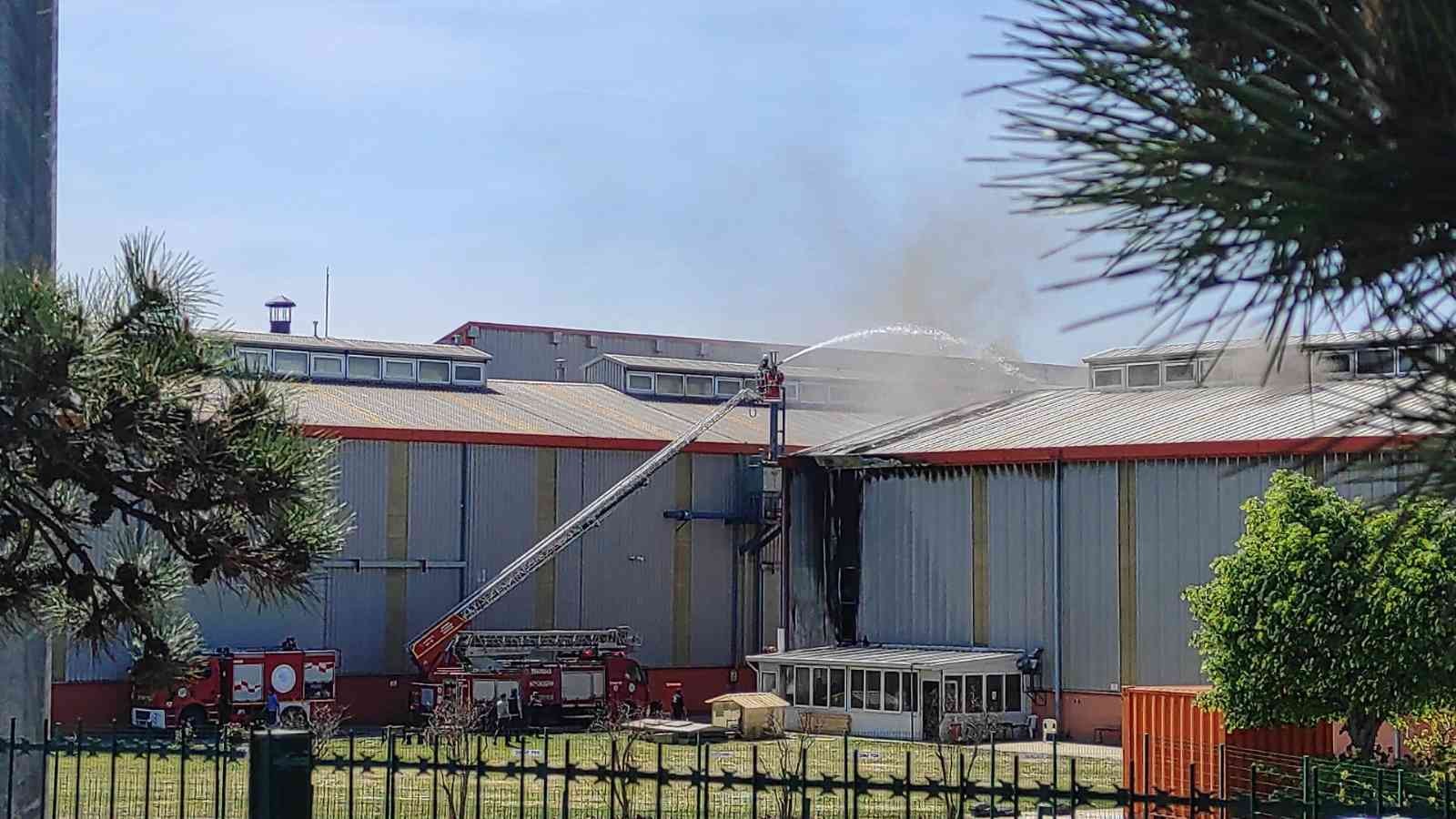 Fabrikada çıkan yangın korkuttu Tekirdağ’ın Çerkezköy ilçesinde bir fabrikada çıkan yangın güçlükle söndürüldü. Edinilen bilgilere göre, Çerkezköy Organize Sanayi Bölgesi’nde ...