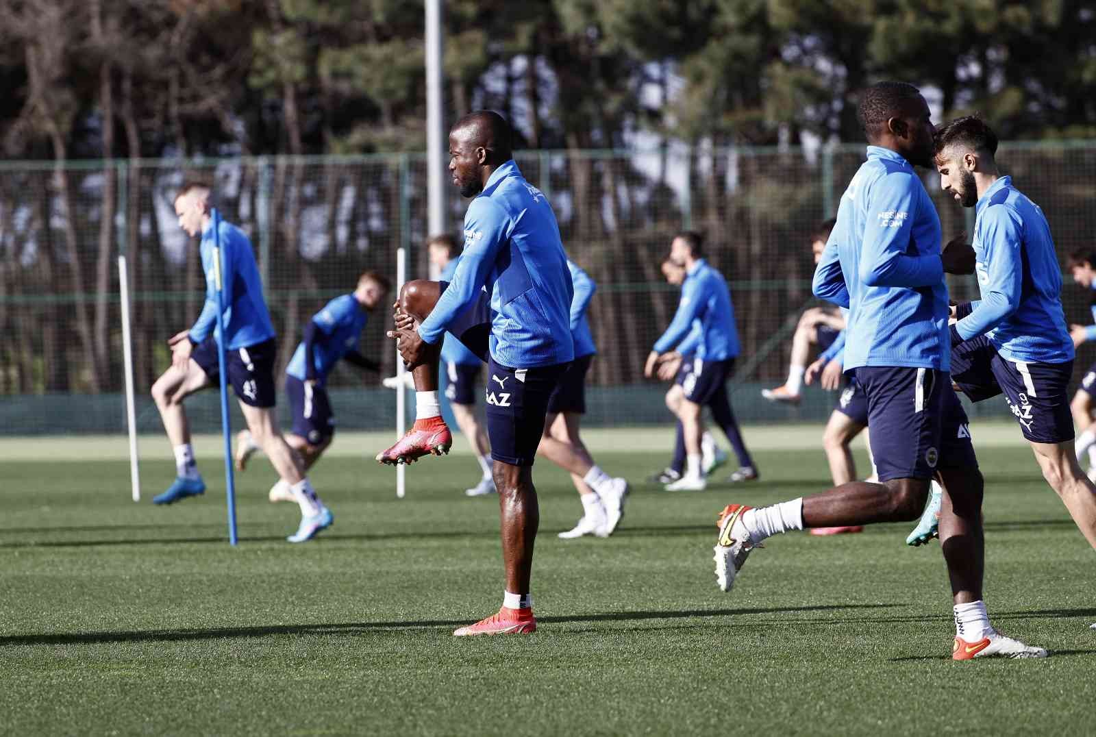 Fenerbahçe, Spor Toto Süper Lig’in son haftasında Yeni Malatyaspor ile deplasmanda oynayacağı maçın hazırlıklarını sürdürürken, 19 Mayıs Atatürk ...