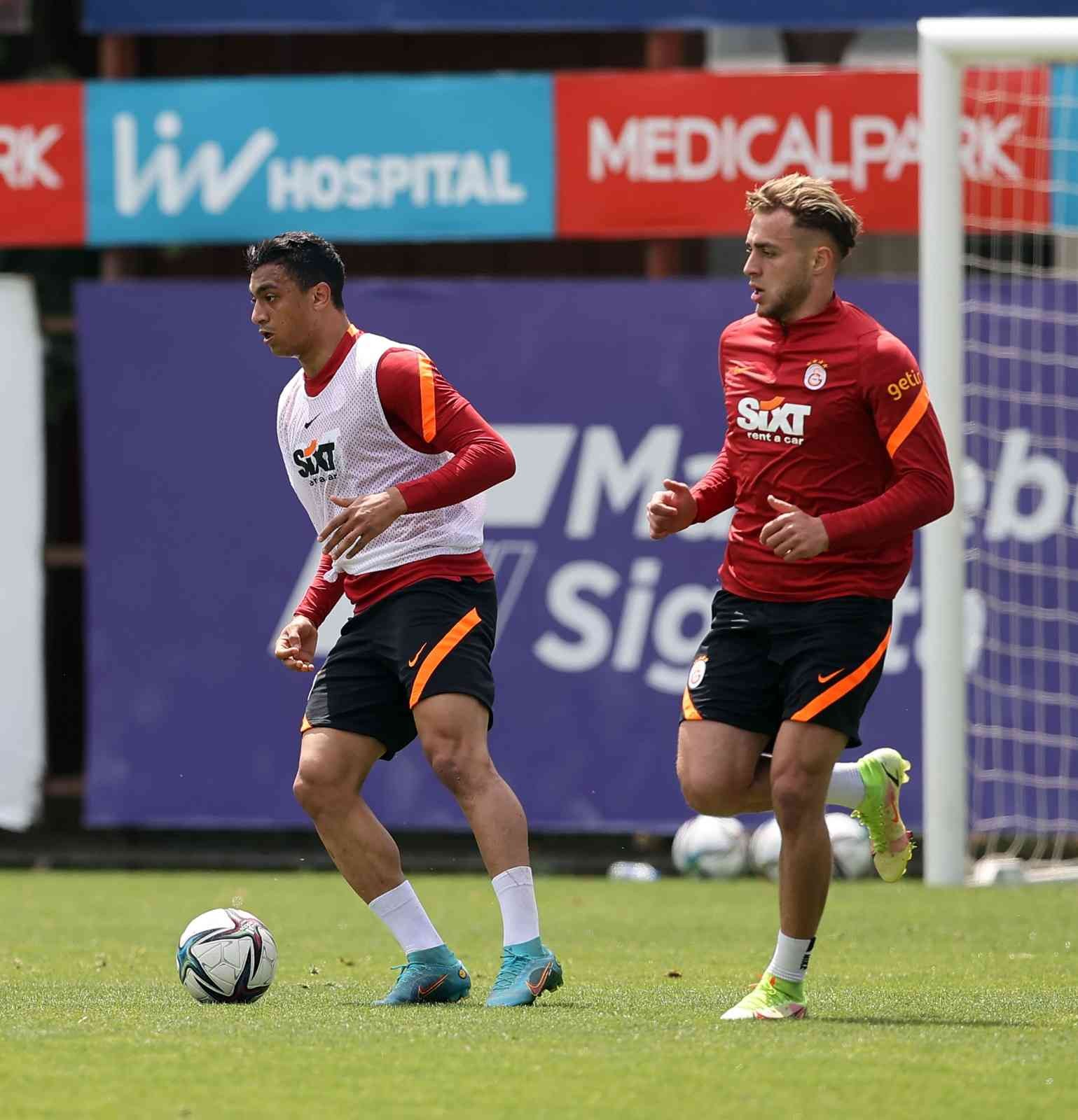 Galatasaray, Antalyaspor maçı hazırlıklarını tamamladı Galatasaray, Spor Toto Süper Lig’in 38. ve son haftasında deplasmanda Antalyaspor ile oynayacağı maçın hazırlıklarını yaptığı antrenmanla ...