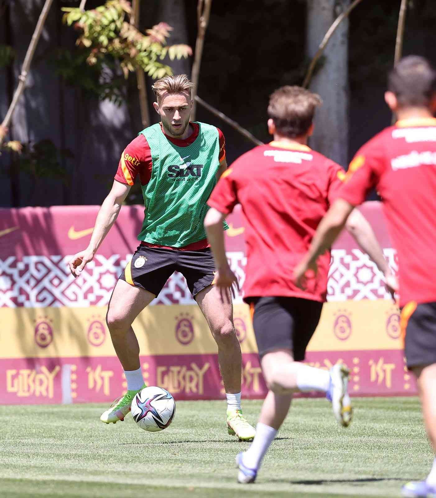 Galatasaray’da Marcao ve Omar takımdan ayrı çalıştı Galatasaray, Spor Toto Süper Lig’in 37. haftasında Adana Demirspor ile oynayacağı maçın hazırlıklarına bugün yaptığı antrenmanla devam etti. Sarı ...