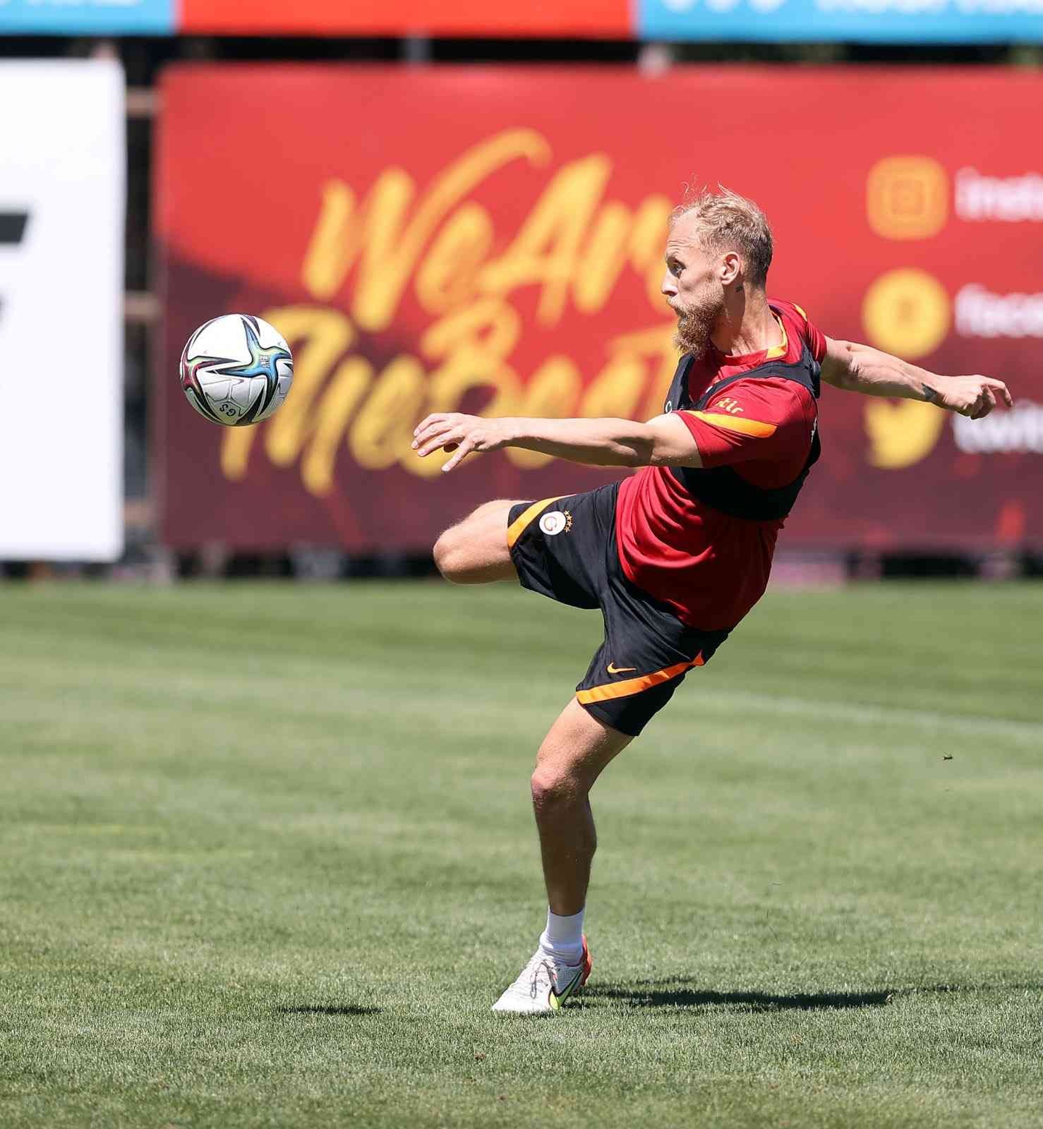Galatasaray’da Marcao ve Omar takımdan ayrı çalıştı Galatasaray, Spor Toto Süper Lig’in 37. haftasında Adana Demirspor ile oynayacağı maçın hazırlıklarına bugün yaptığı antrenmanla devam etti. Sarı ...