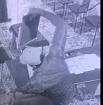 Gazilerin bilgisayarını ve televizyonunu çalan hırsız adliyeye sevk edildi Geçtiğimiz günlerde Türkiye Muharip Gaziler Derneği Edirne Şubesi’nden bilgisayar, televizyon ve arşivleri çalan ve başka bir adreste hırsızlık ...