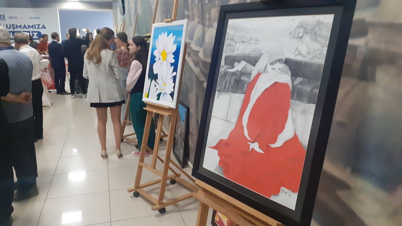 Gebze Kanuni Sosyal Bilimler Lisesi öğrencileri tarafından düzenlenen ve öğrenciler tarafından hazırlanan resimler sanat severlerle buluşturuldu ...
