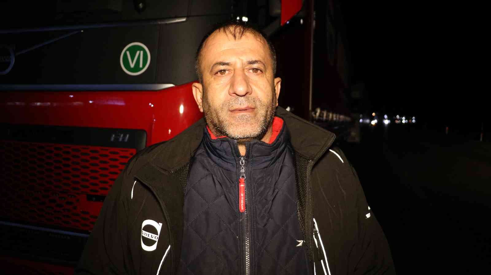 Hamzabeyli Sınır Kapısında tır kuyruğu Edirne Hamzabeyli Sınır Kapısı’nda Bulgaristan kaynaklı sıkıntılar nedeniyle kilometrelerce uzunlukta tır kuyruğu oluştu. Hamzabeyli Sınır Kapısı ...