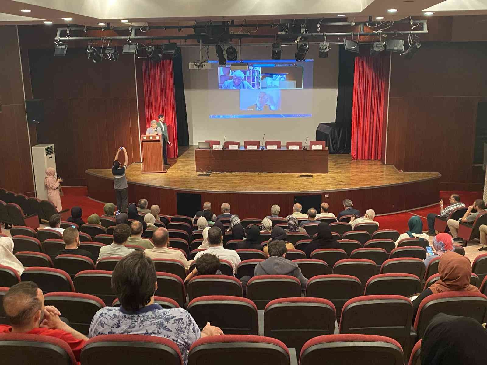 Hattat Hamid Aytaç vefatının 40. sene-i devriyesinde anıldı Hattat Hamid Aytaç vefatının 40. sene-i devriyesinde Karacaahmet Mezarlığındaki kabri başında anıldı. Mezarlıktaki anma programının ardından ...