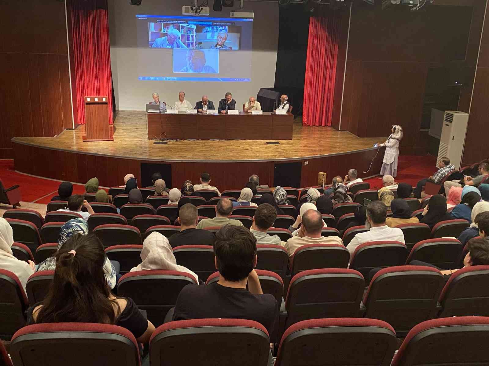 Hattat Hamid Aytaç vefatının 40. sene-i devriyesinde anıldı Hattat Hamid Aytaç vefatının 40. sene-i devriyesinde Karacaahmet Mezarlığındaki kabri başında anıldı. Mezarlıktaki anma programının ardından ...